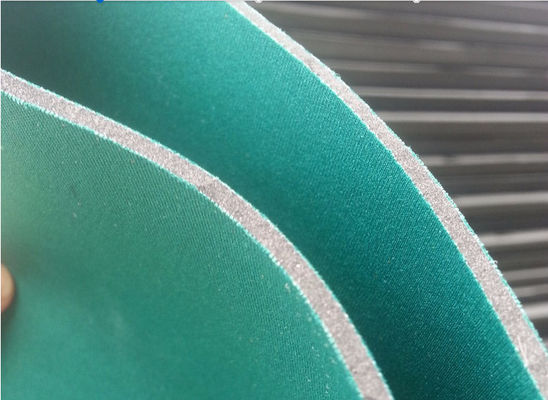 صفيحة إسفنجية ذات الجانبين المزدوجة من المطاط النيوبرين SCR 3mm - 6mm سمك 10٪ 30٪ 50٪ SCR أسود من البيض البيج